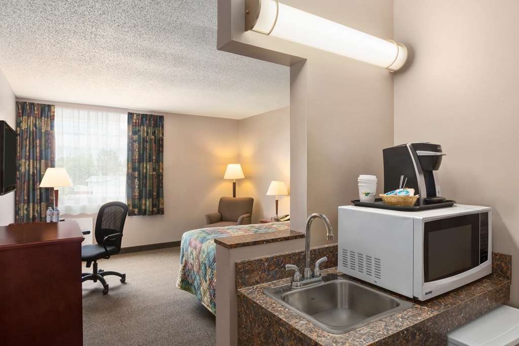 Travelodge Hanna Canada Grey Rum bild