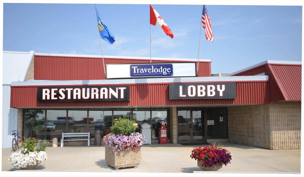 Travelodge Hanna Canada Grey Exteriör bild