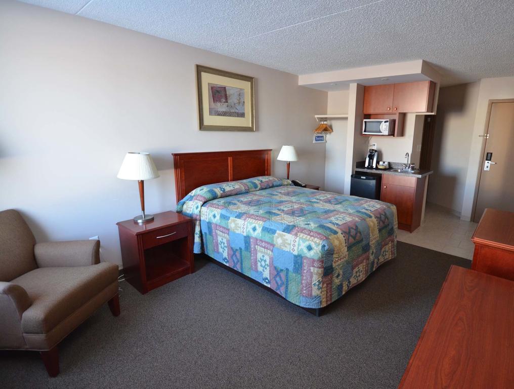Travelodge Hanna Canada Grey Rum bild